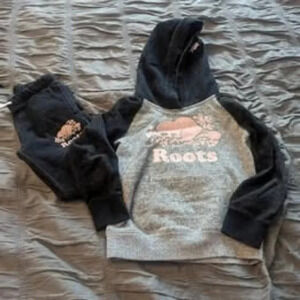 Girls Roots Sweat Suit in great condition - size 5-6